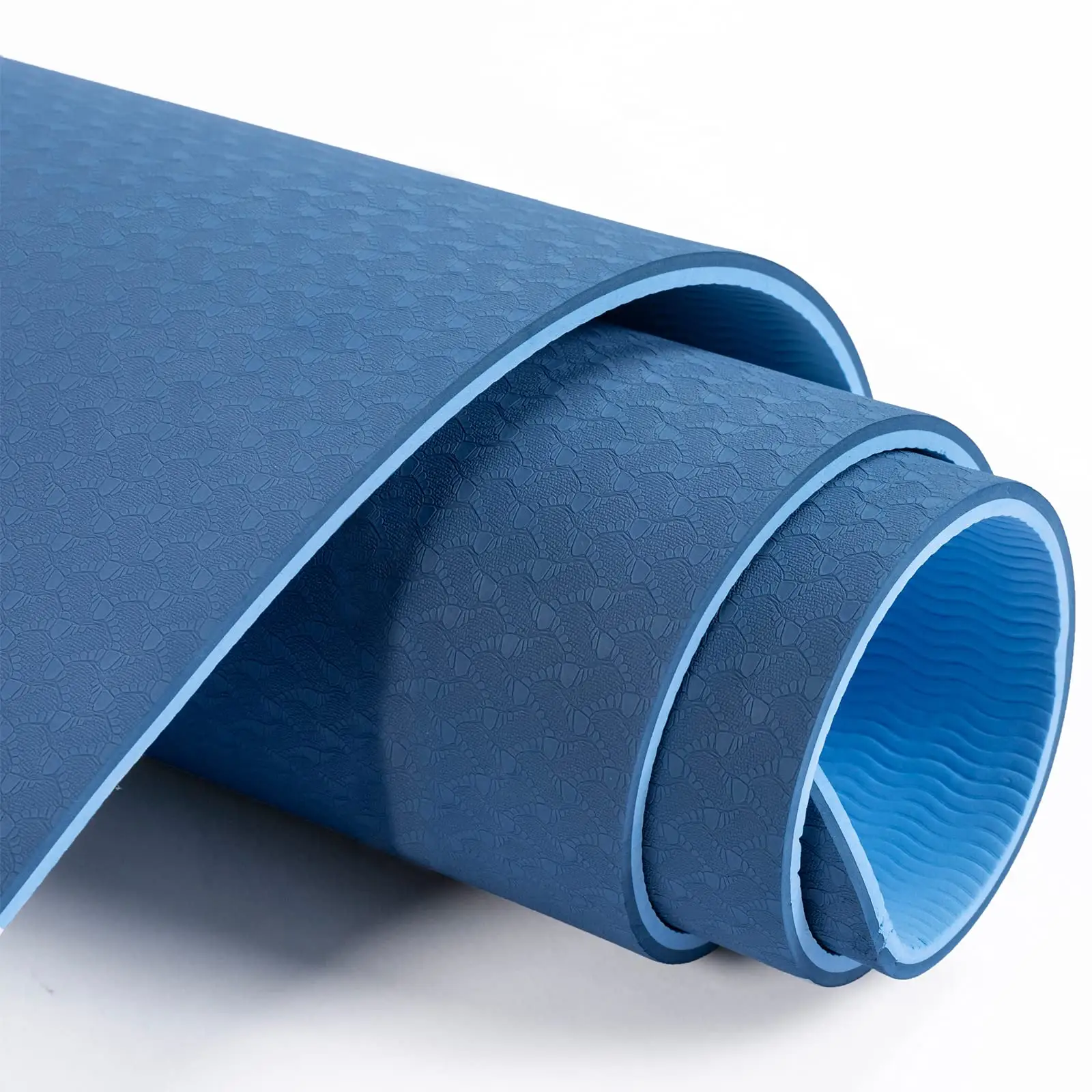 How does a yoga mat contribute to better posture during workouts?